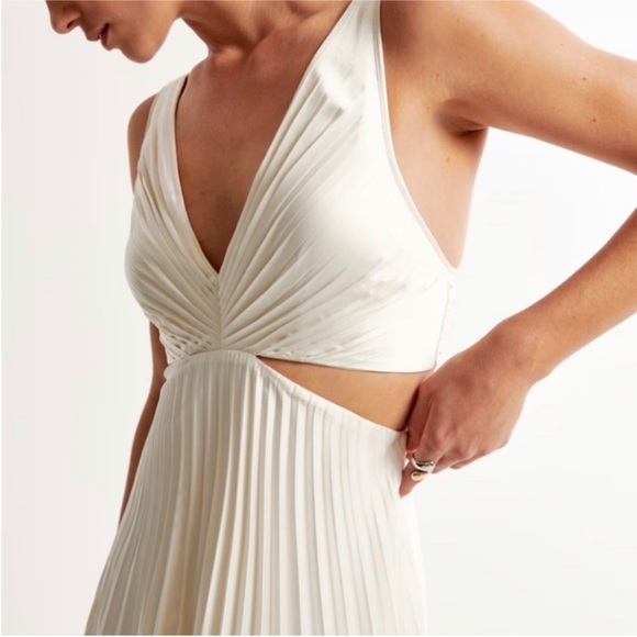 Abercrombie & Fitch Giselle Pleated Cutout Maxi Dress size Large NWT - Picture 3 of 8